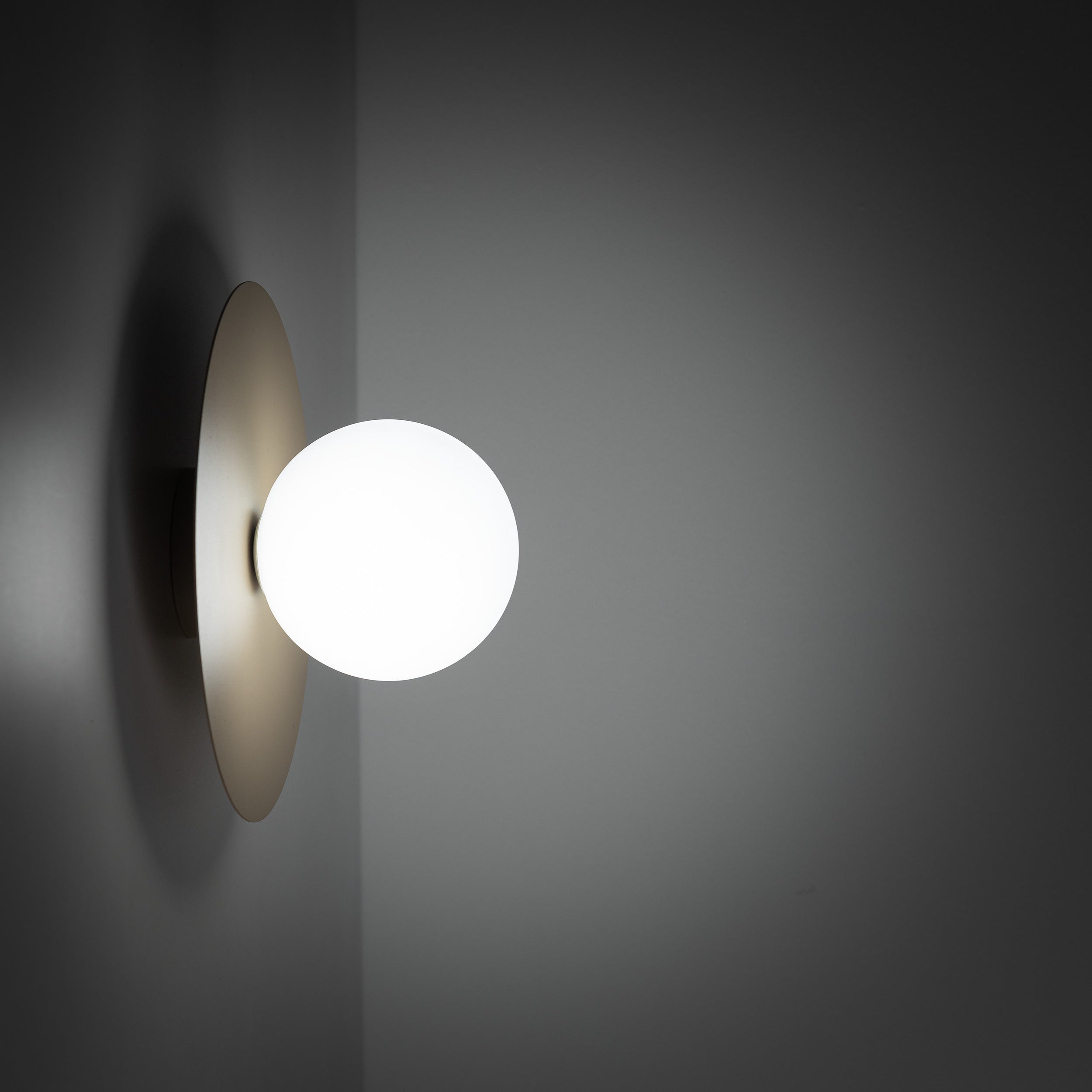 PIXI Wall Sconce – Modern 1xG9