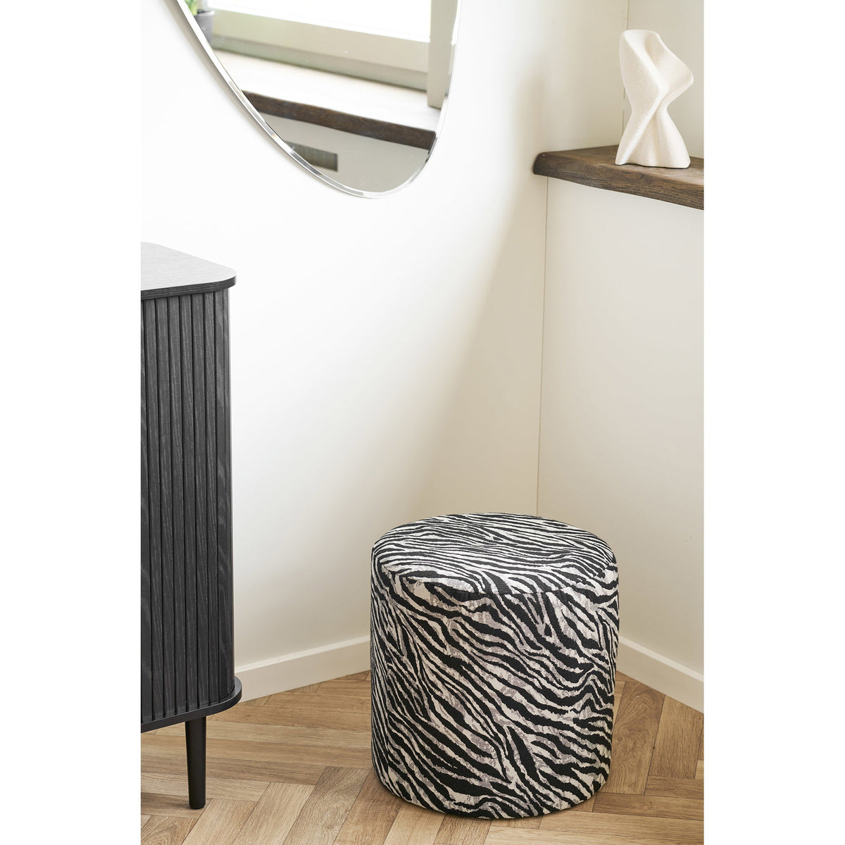 Kimberley Pouf — Black / White
