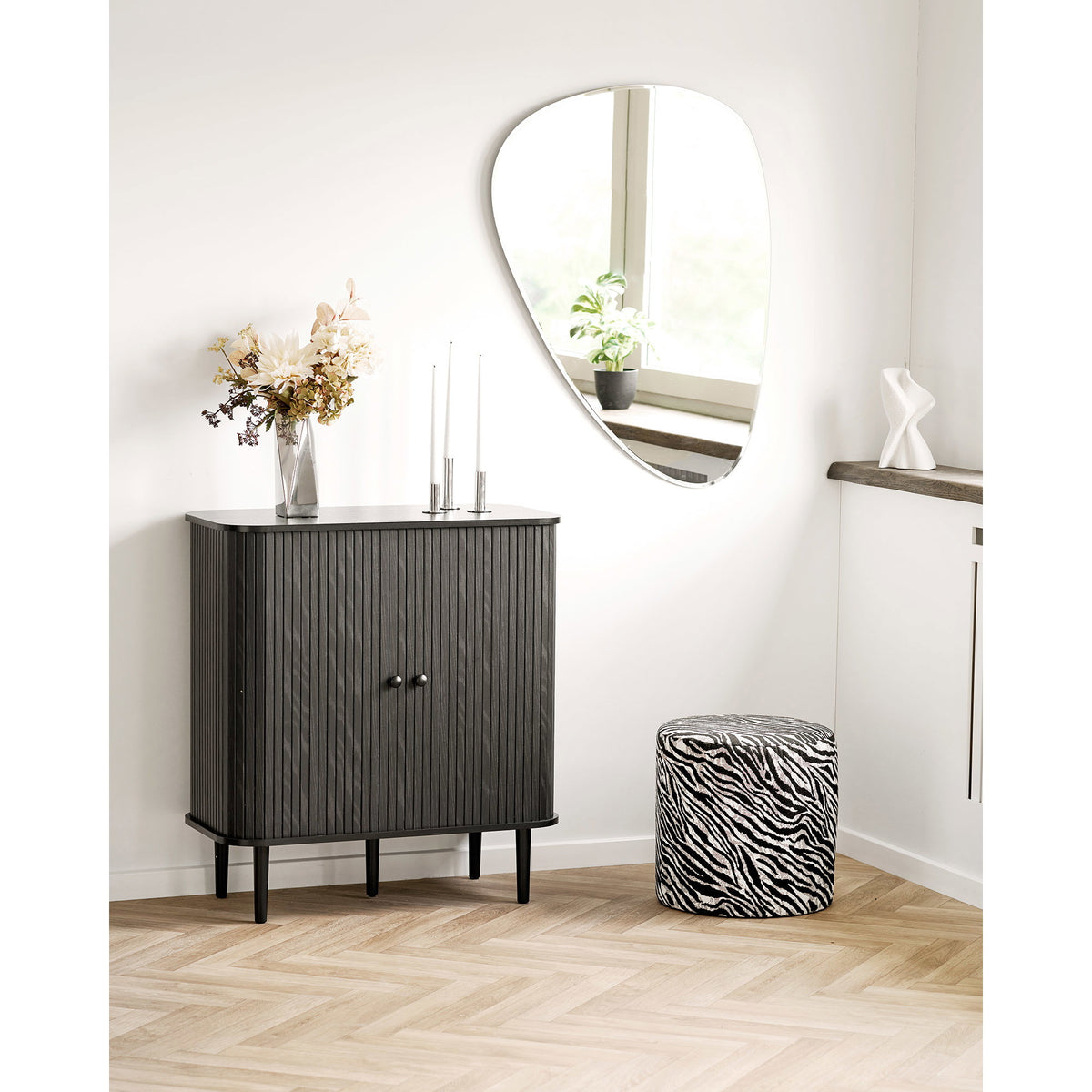 Kimberley Pouf — Black / White