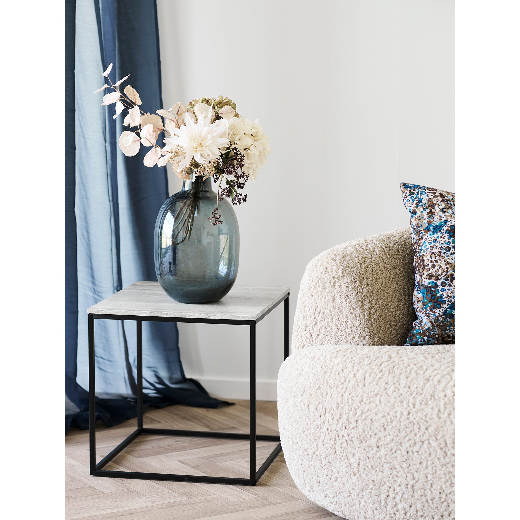 Vase — Black