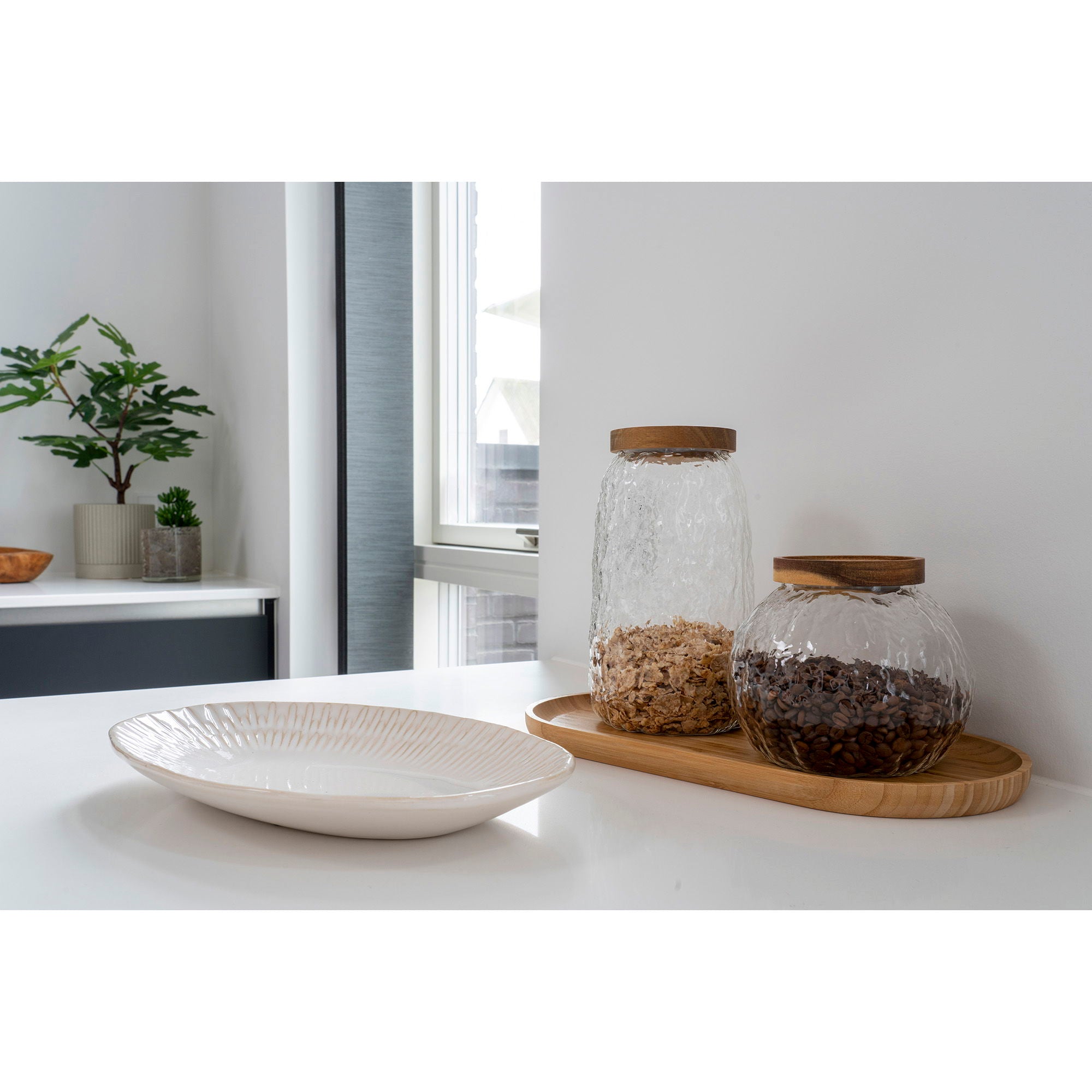 Tray - Tray, ceramic, white 30,5x20,3x3,8 cm