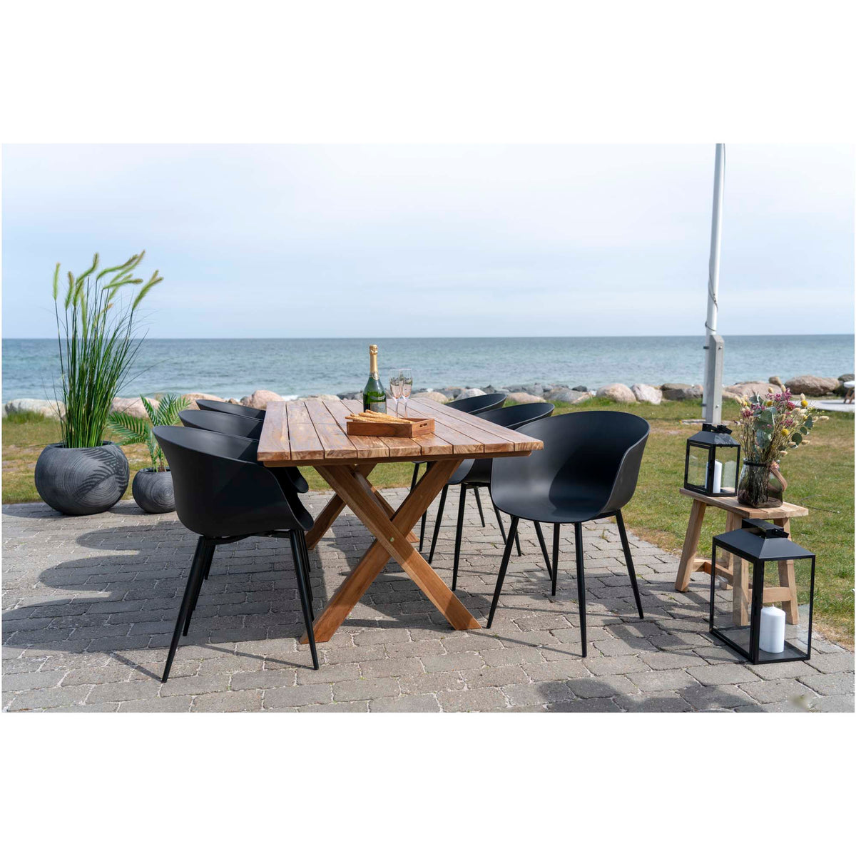 Roda Dining Chair — Black