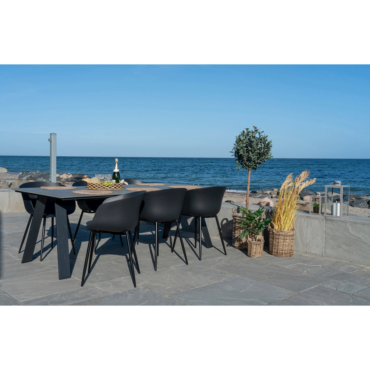 Roda Dining Chair — Black