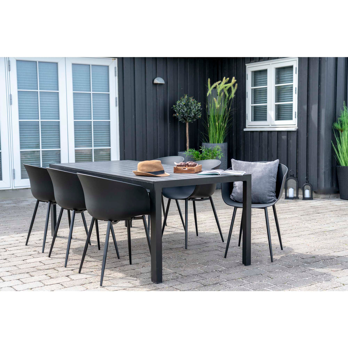 Roda Dining Chair — Black