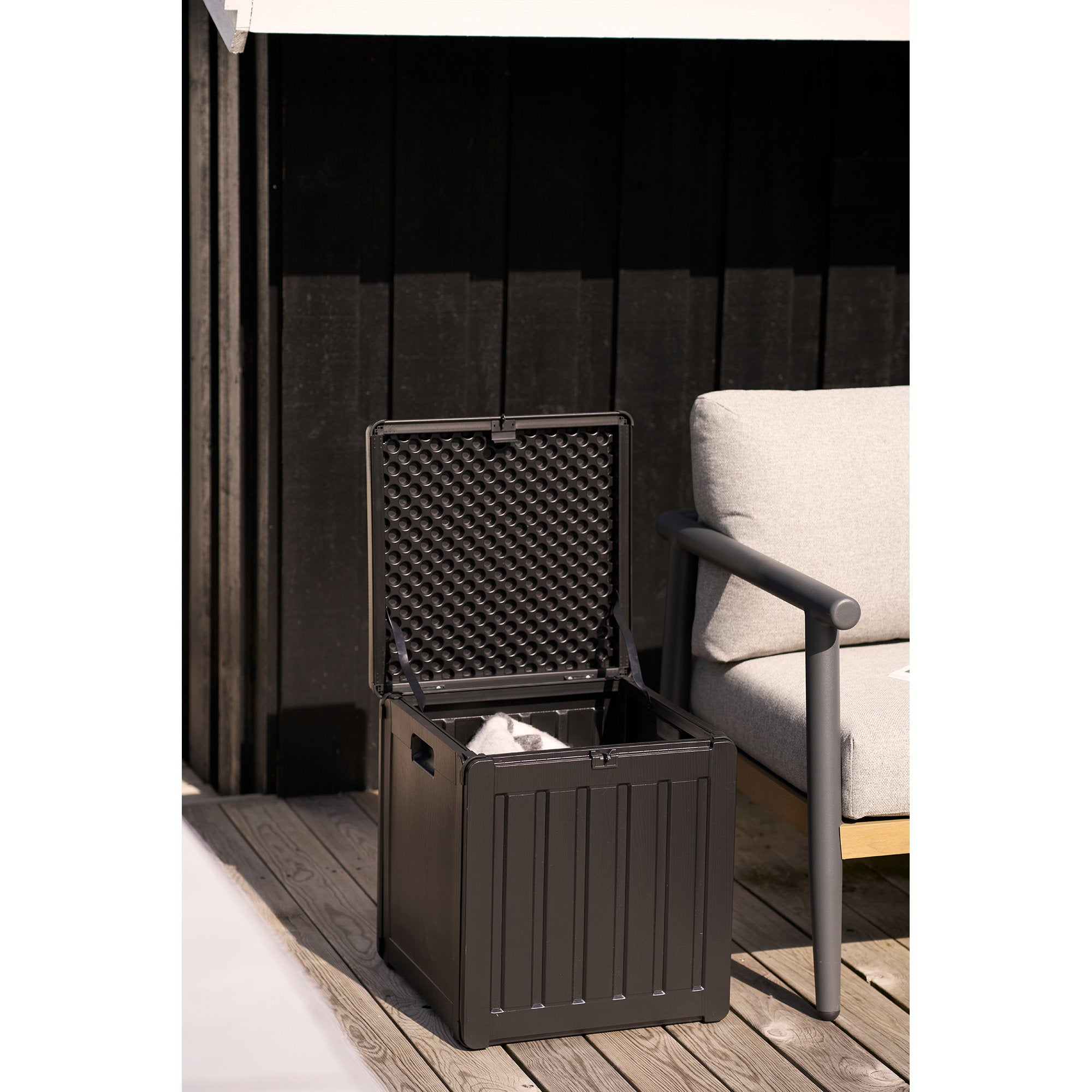 Sobra Cushion Box — Black