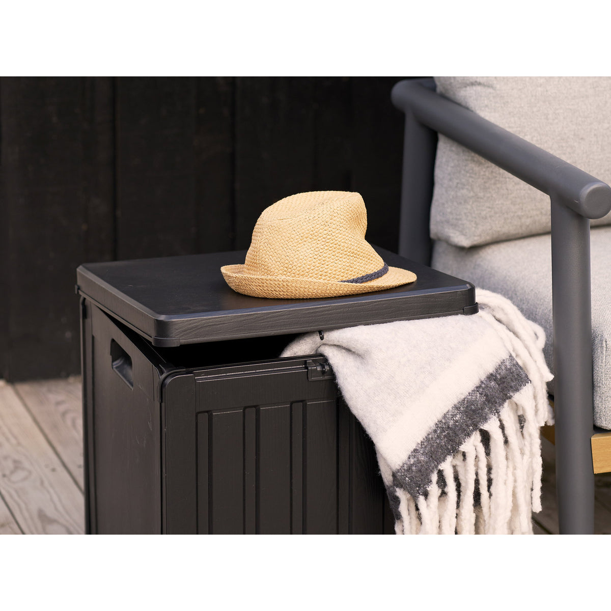 Sobra Cushion Box — Black