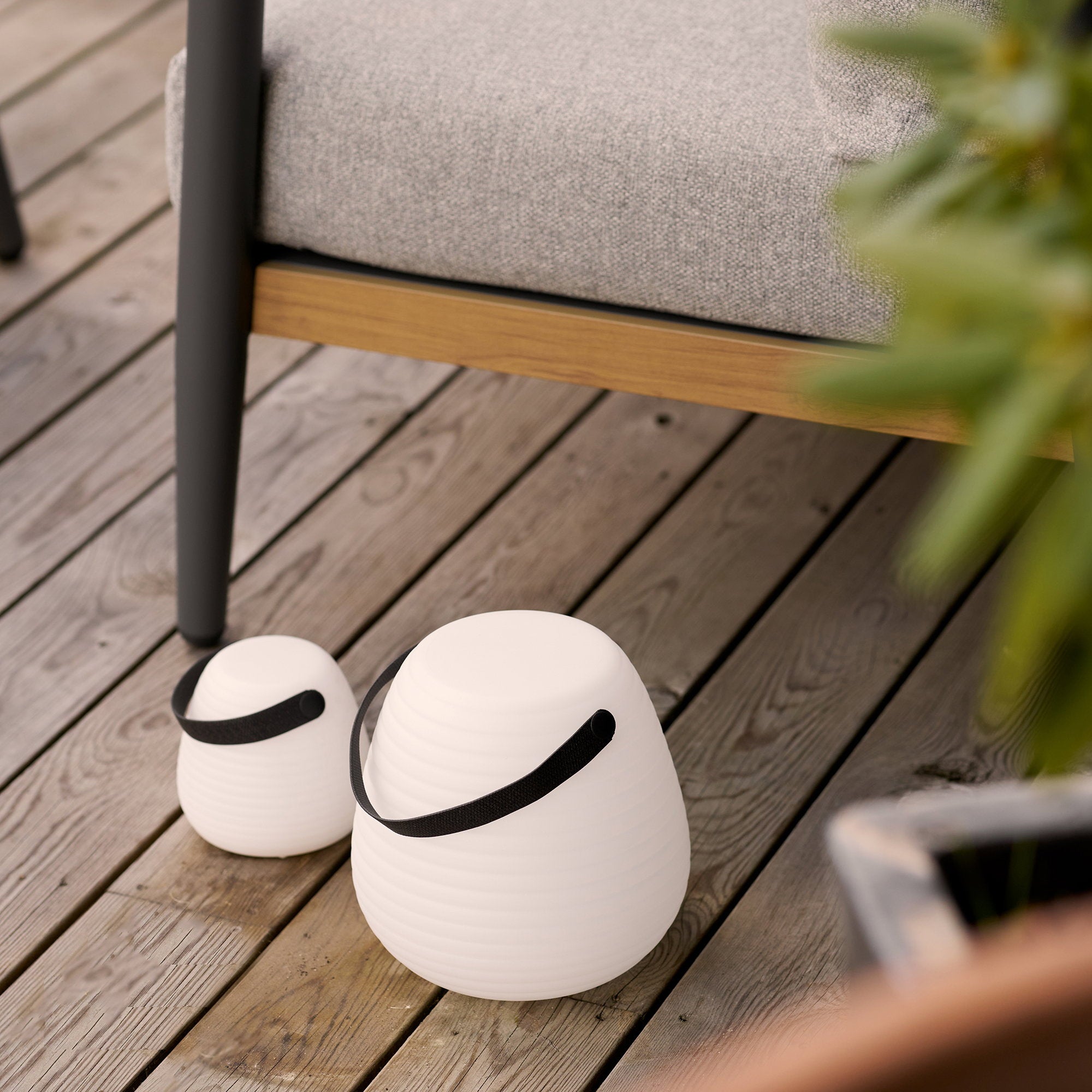 Derry LED Lamp — White