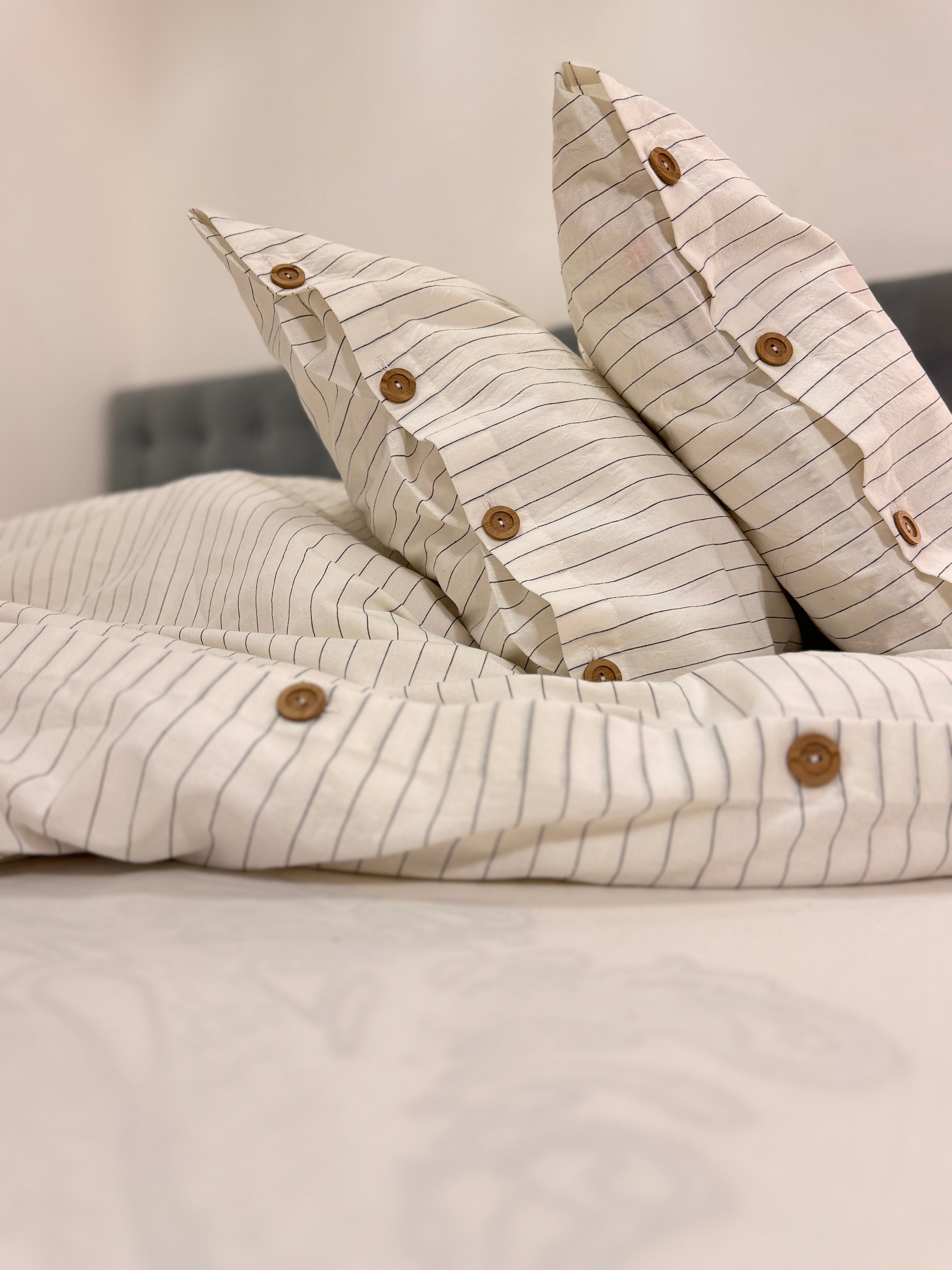 Washed Cotton Bedding Set - Breathable Bed Sheets - Black Stripes