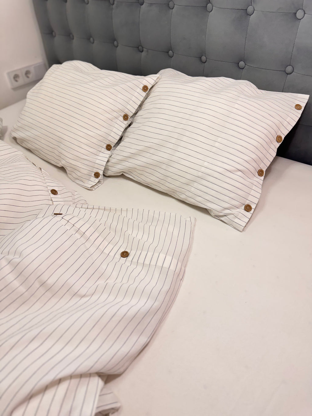 Washed Cotton Bedding Set - Breathable Bed Sheets - Black Stripes