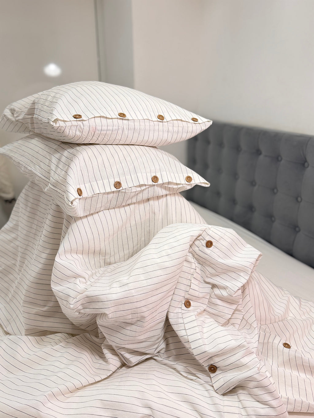 Washed Cotton Bedding Set - Breathable Bed Sheets - Black Stripes