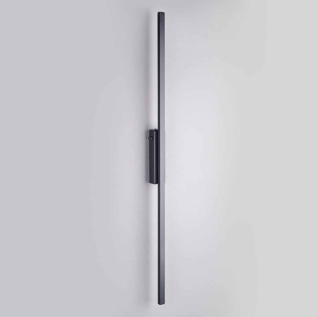 LED Strip wall light vertical detail