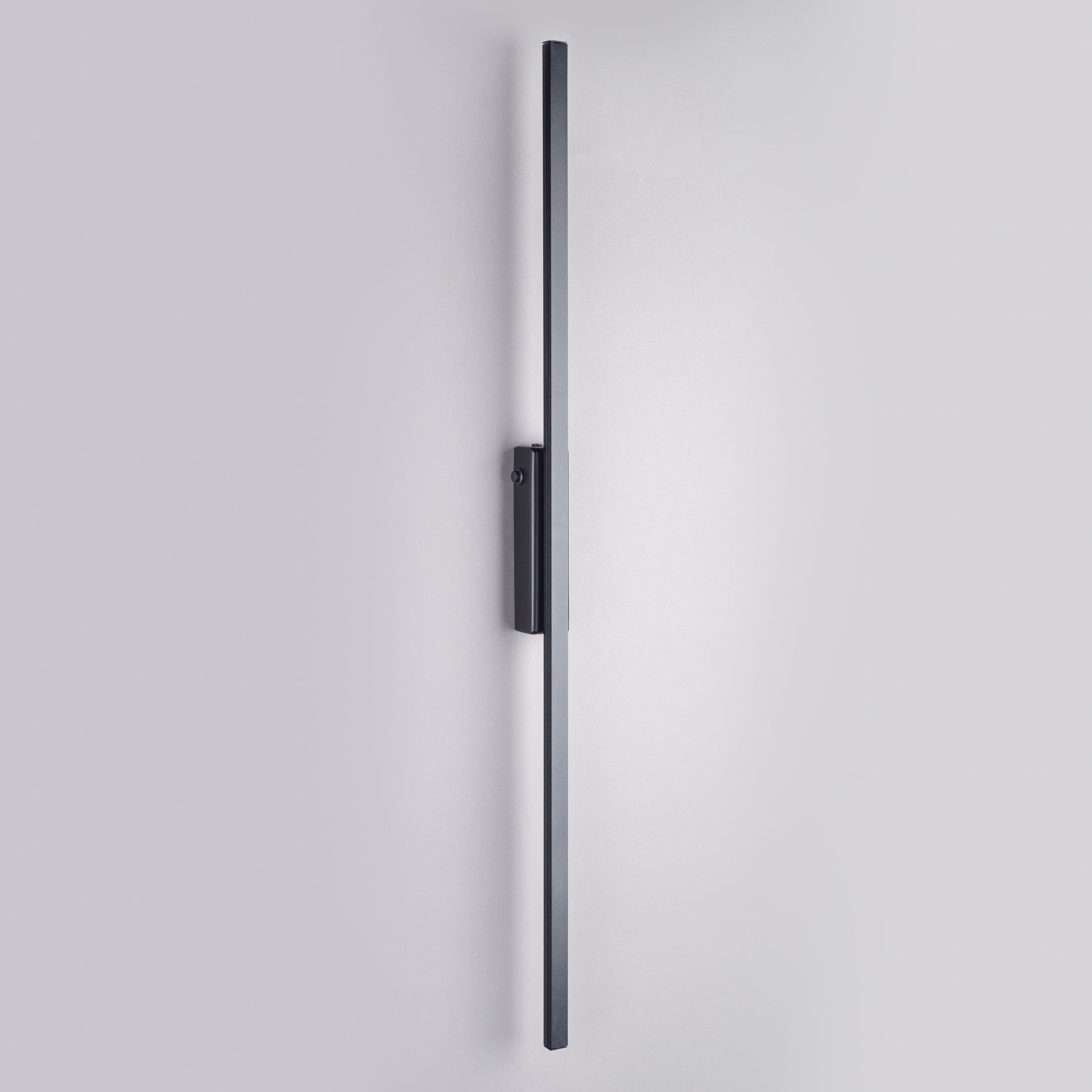 LED Strip wall light vertical detail